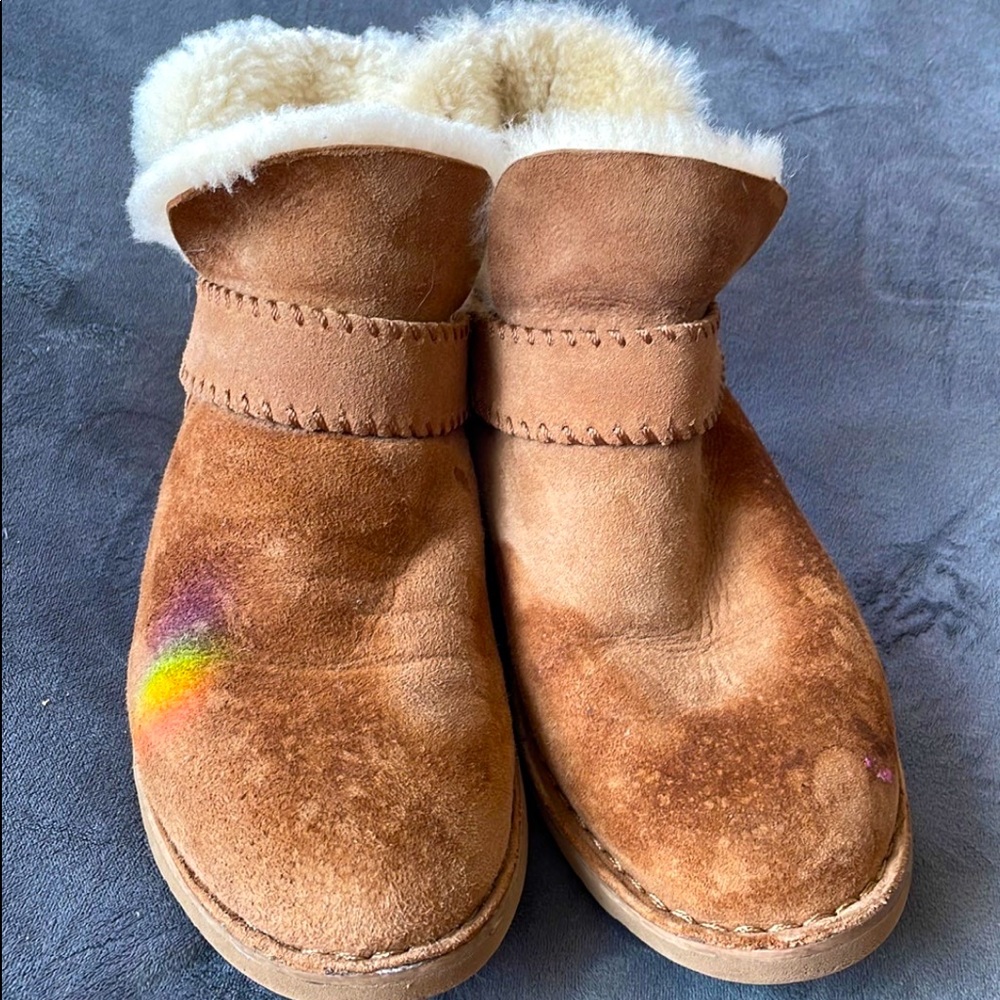 UGG MCKAY BOOTS SIZE 8